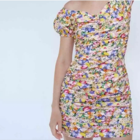 Zara Mini Ruched Floral Puff Sleeve Bodycon Dress Size Small - Picture 2 of 8
